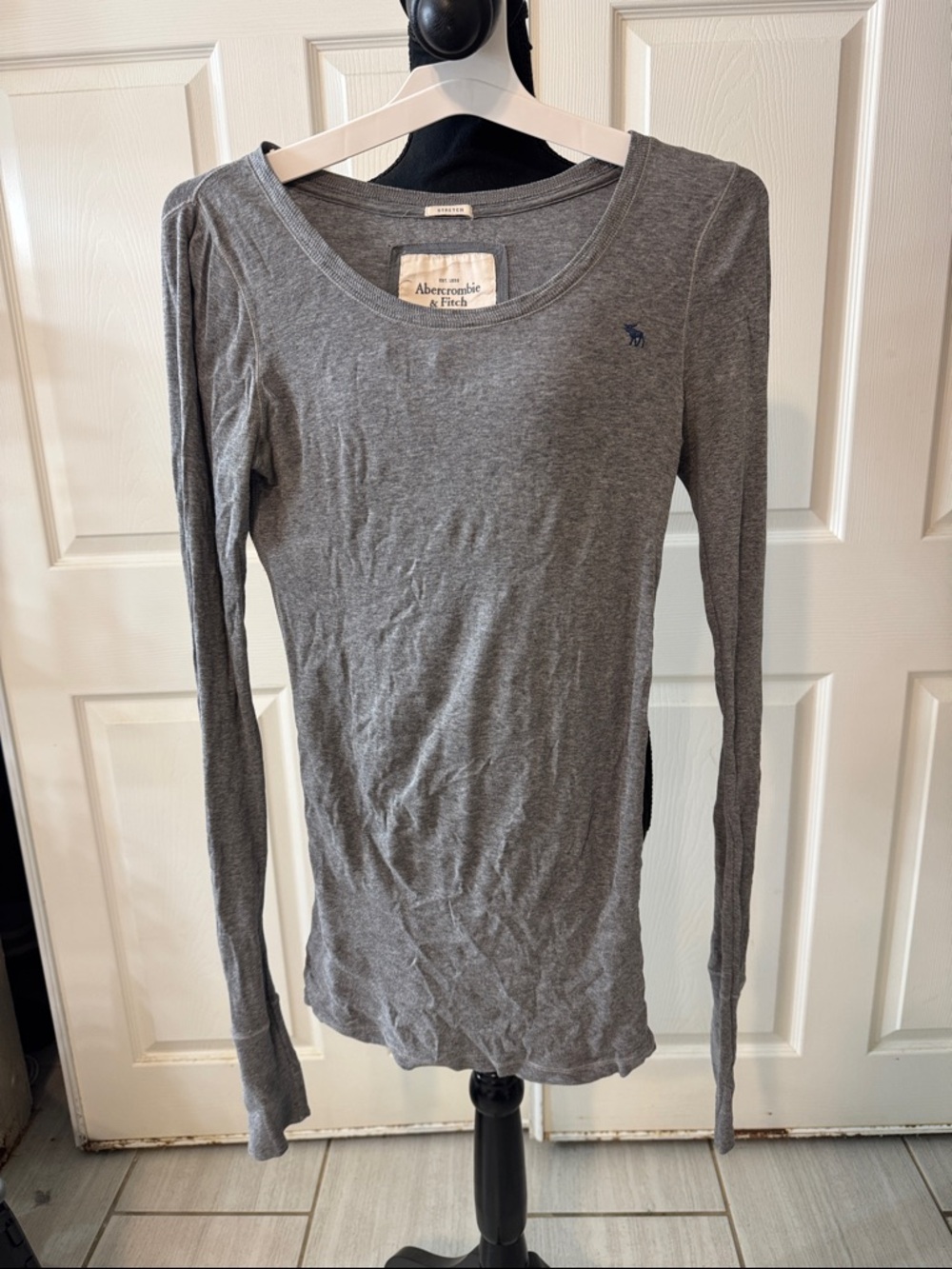Abercrombie & Fitch Gray Scoop Neck Long Sleeve Tee